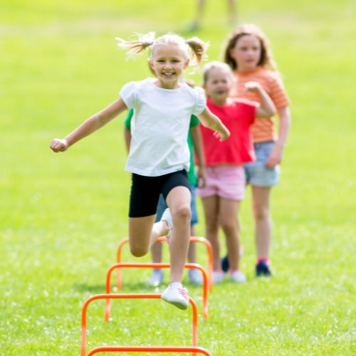 sportdagen jumping meisje